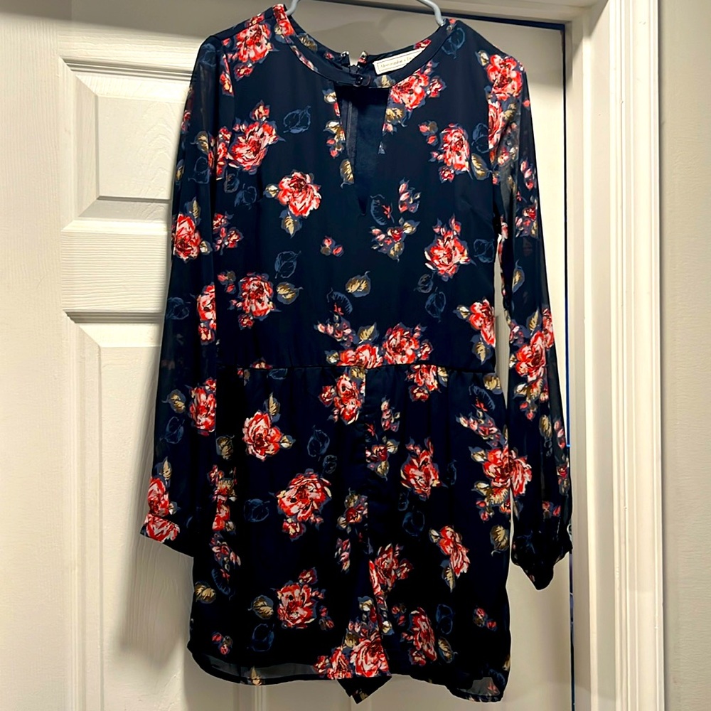 Women’s Navy Floral Abercrombie & Fitch long sleeve Romper size 4